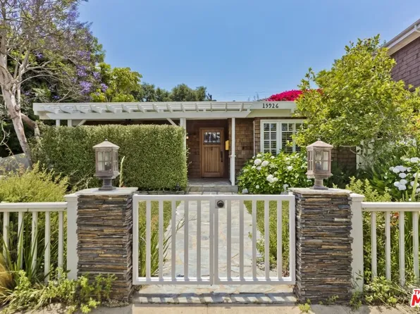 15926 Temecula St, Pacific Palisades, CA 90272