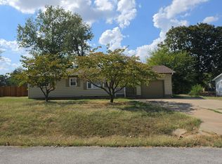 1239 N Fender Ave, Springfield, MO 65803