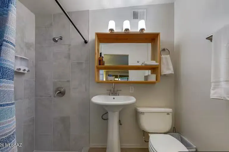 111 S Westmoreland Ave — Photo 10