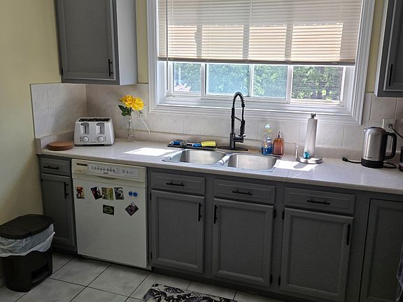 3rd image of 201 Silvercreek Pkwy N #16