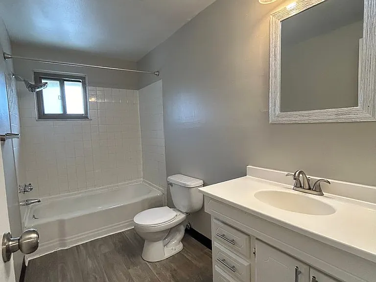 Coventry Court Townhomes — Photo 114