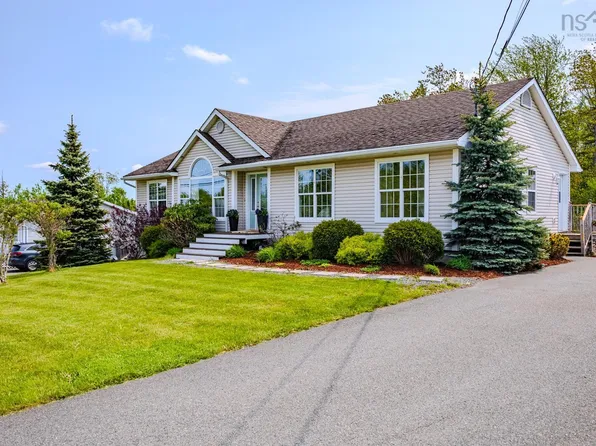2049 Angell St, Westville, NS B0K 2A0