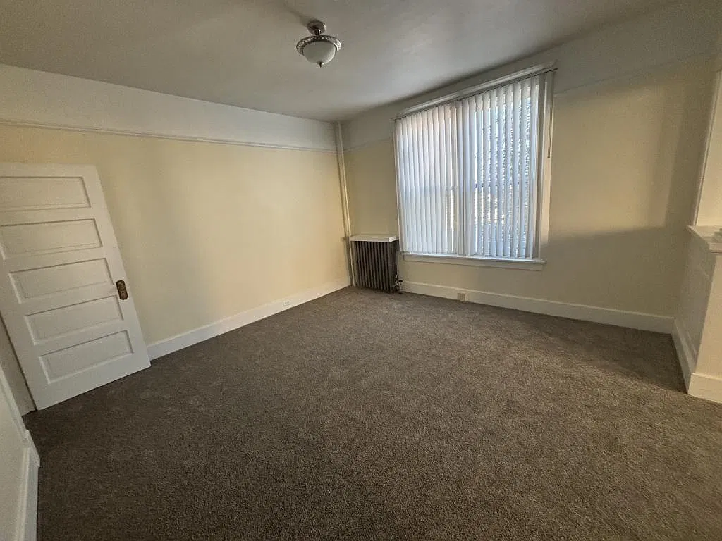 538 W Broadway St — Photo 2