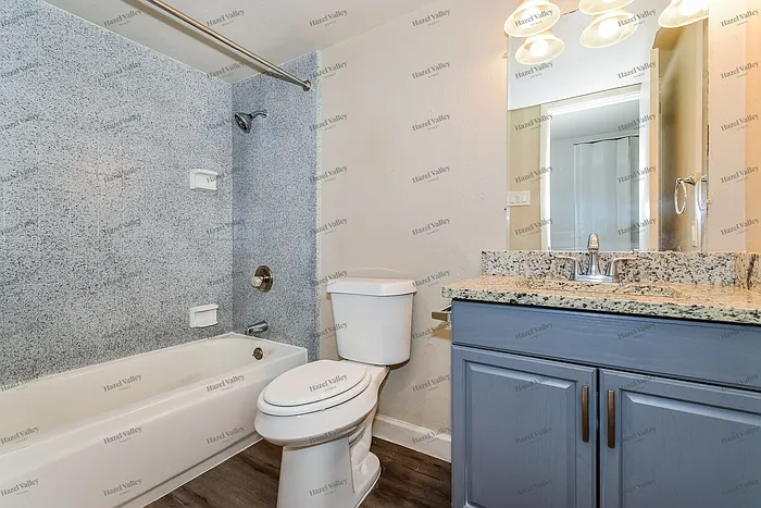5805 Ridgecove Dr — Photo 10