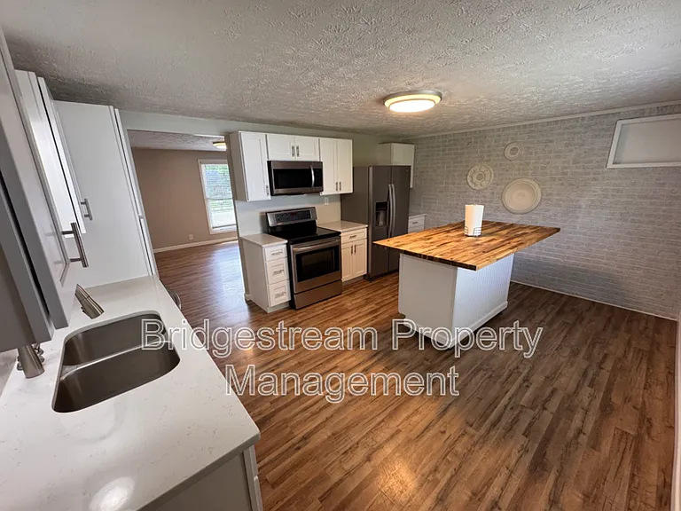 655 Eavey St — Photo 25