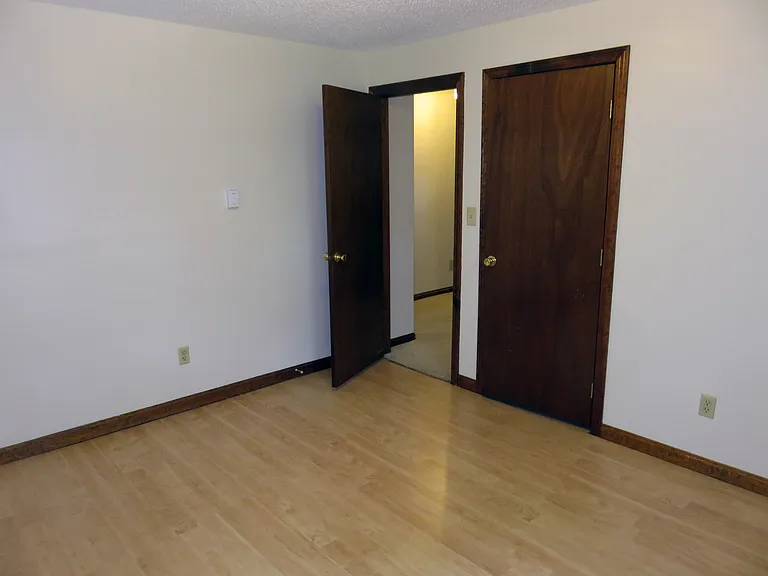 665 Memorial Dr — Photo 7
