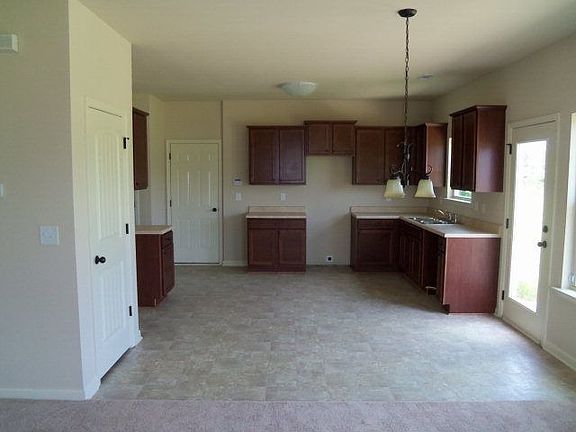 4th image of 20 Churchhill Dr