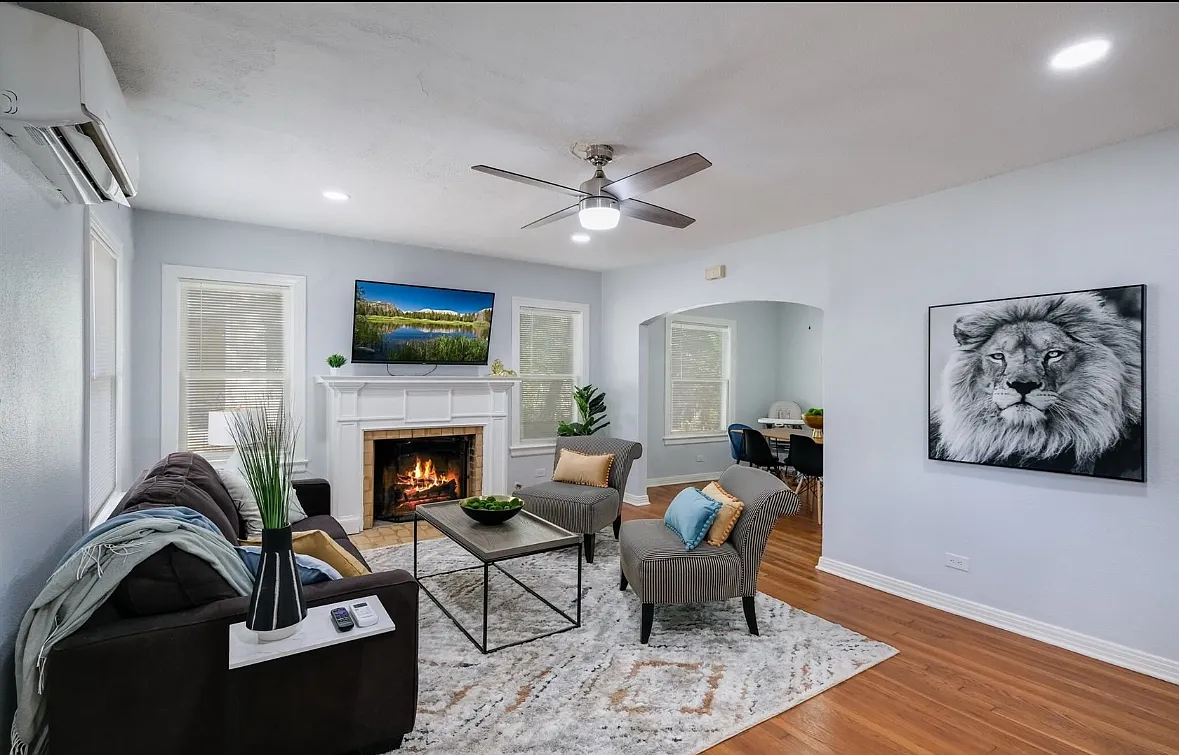 2 bed, 1.5 bath, 1400 sqft, $2,400 — Photo 3