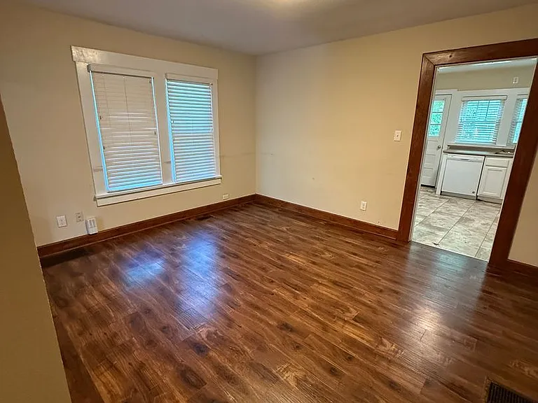 1209 S Lincoln St — Photo 4