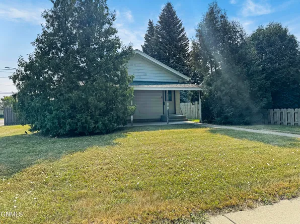 1916 University Ave, Williston, ND 58801