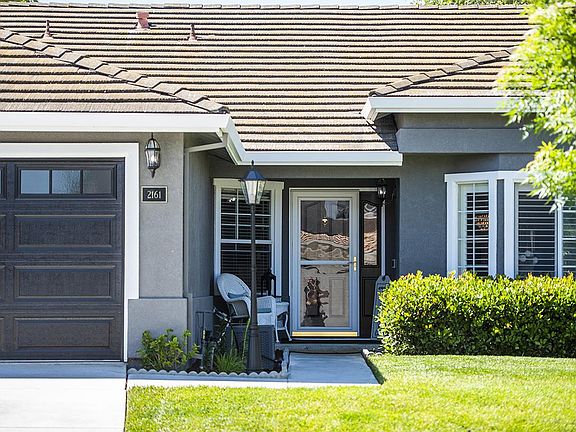 3rd image of 2161 Beachwood Ct