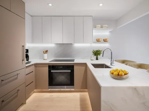 355 West 39th Street 6B image 3 of 8