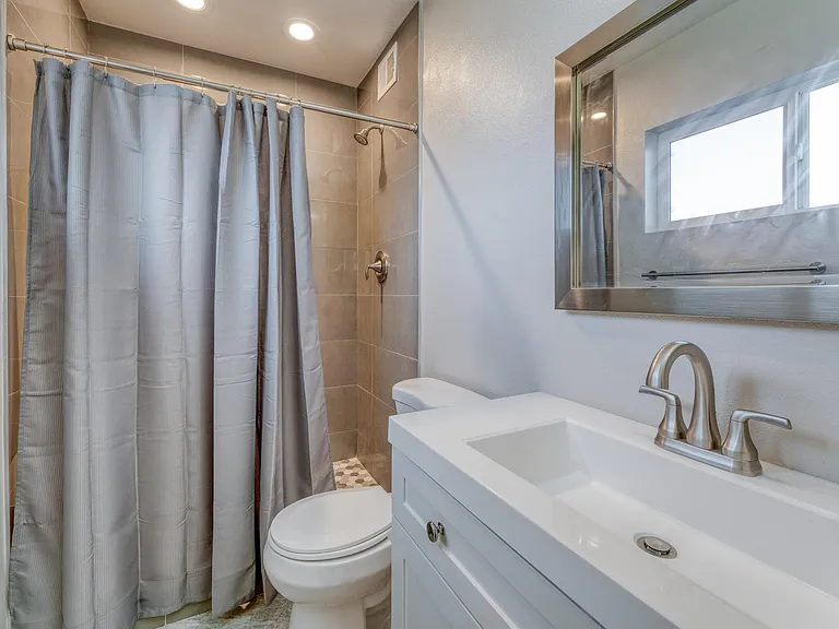 721 E Montebello Ave #203 — Photo 10