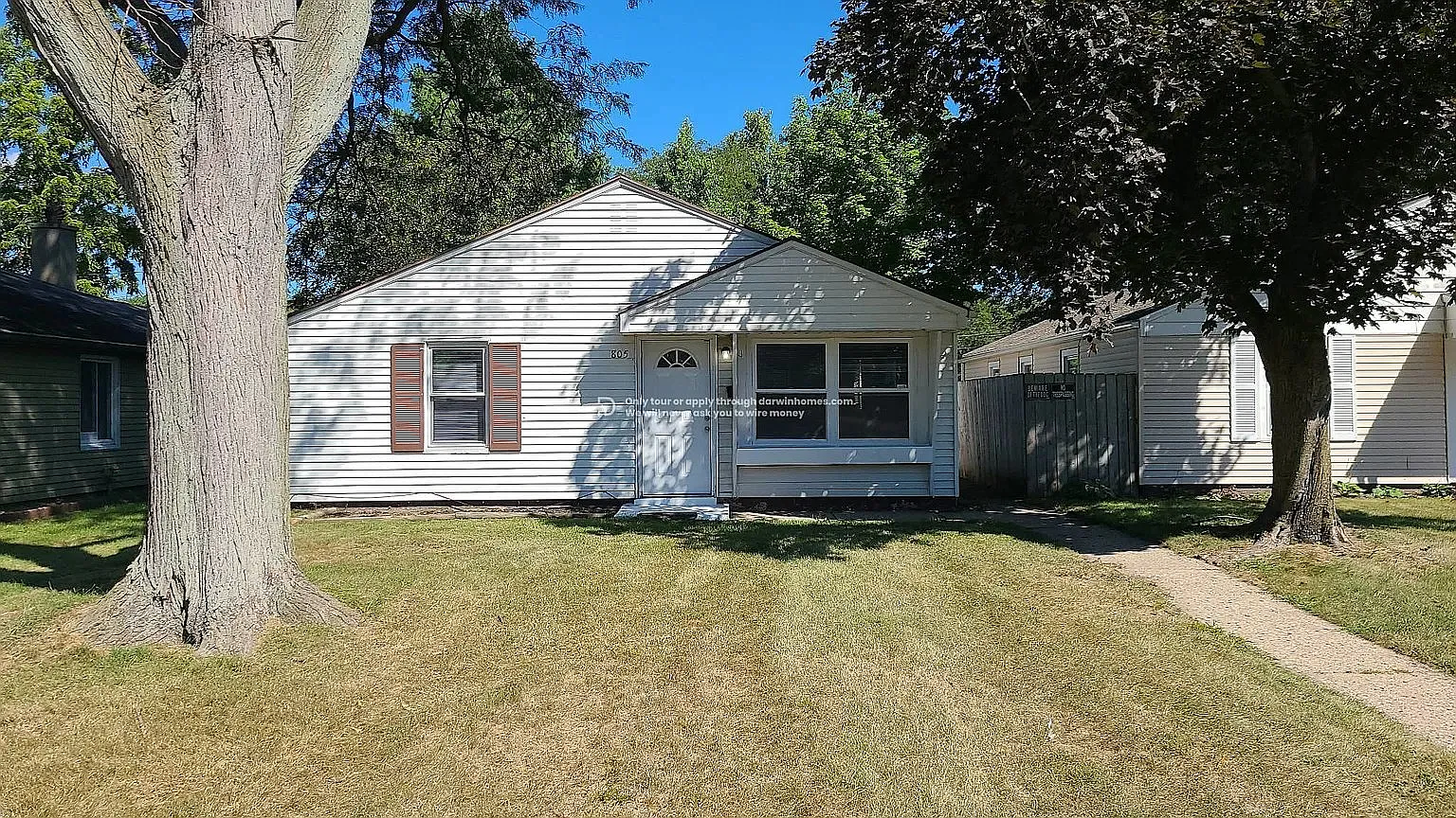 3 bed, 1.0 bath, 1008 sqft, $1,047 — Photo 1