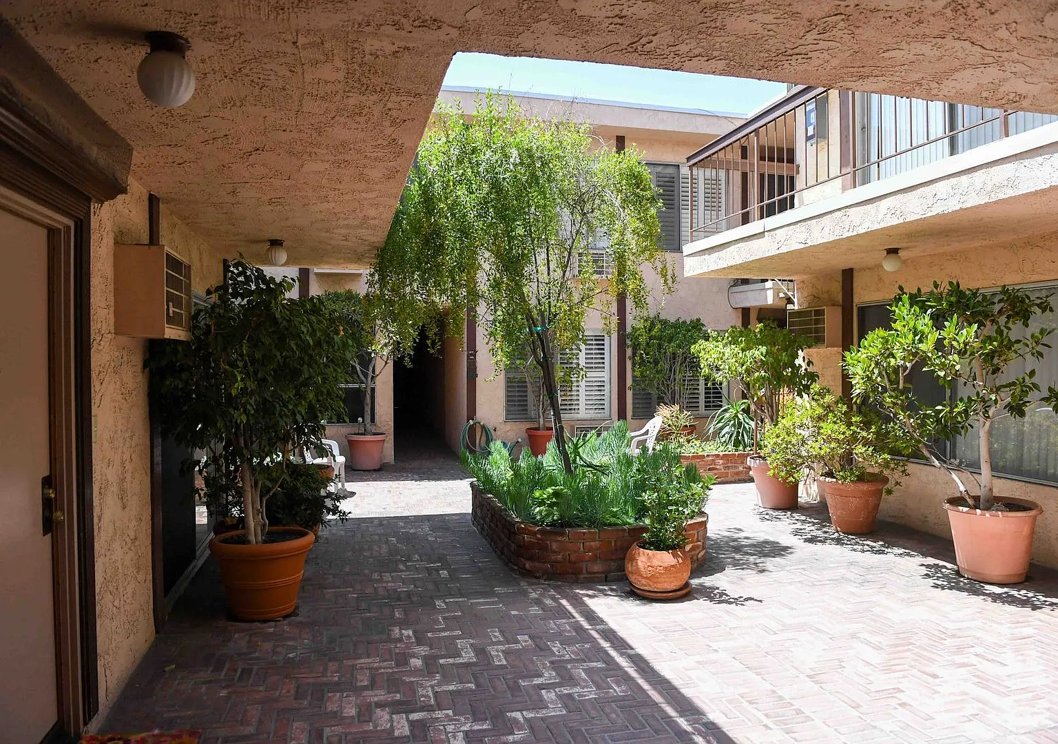 A Charming Westside Rental — Photo 2