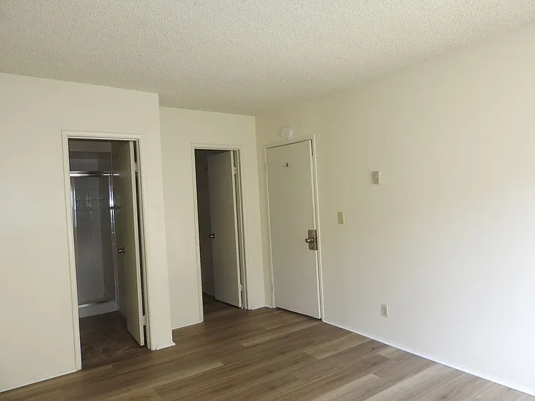 4944 Narragansett Ave — Photo 28