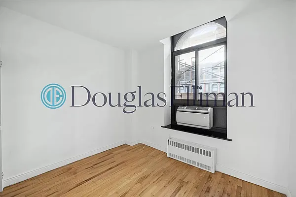 Rented by Douglas Elliman | media 19
