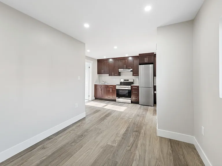 1157 Erie St E #3 — Photo 9