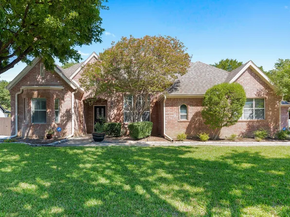 2716 Greenbrook Ct, Grapevine, TX 76051