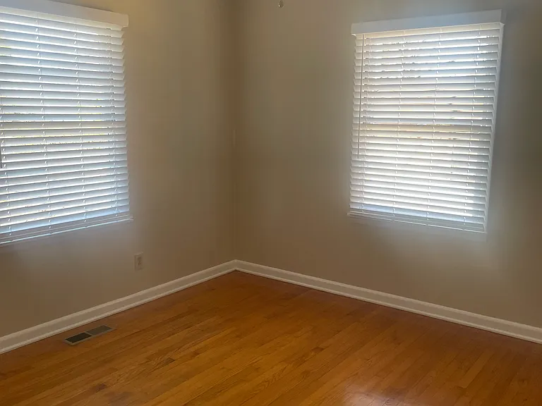 224 E Lee Ave — Photo 8