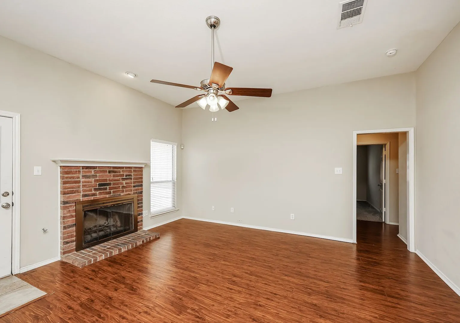 $1,995 4 Bed/2 Bath/2 Garage Ready for Move-in Rockwall Home in Highland Meadows — Photo 4