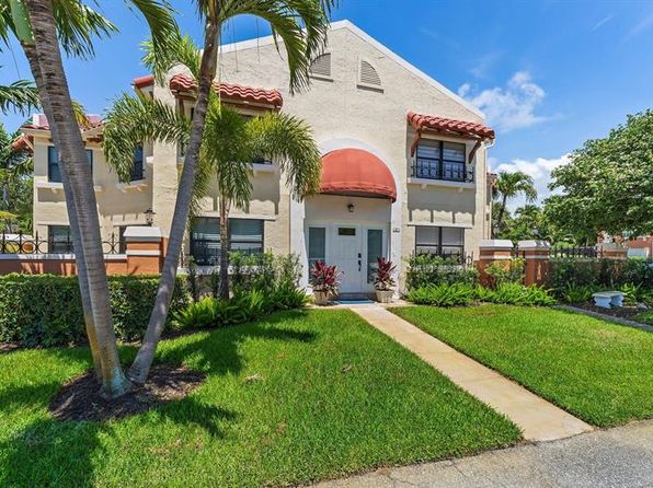 15 Uno Lago Dr #15