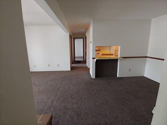 2nd image of 2636 Oakhill Ln APT 305