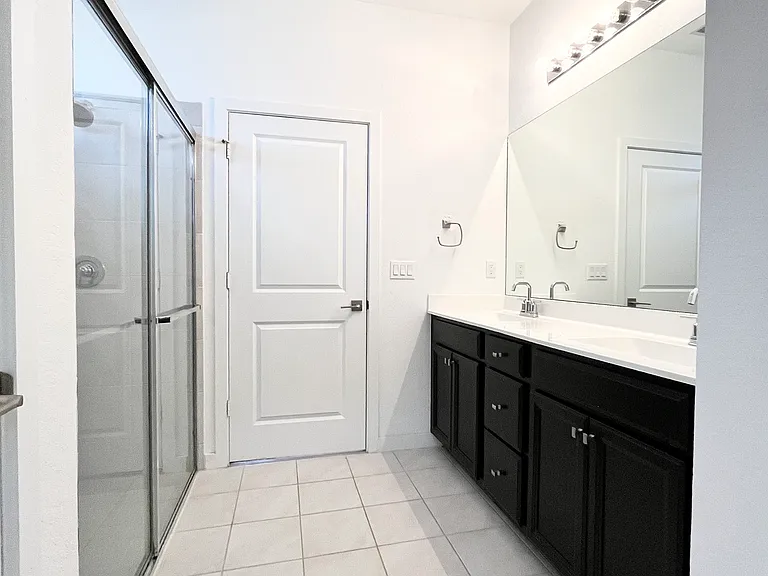 En-suite bathroom