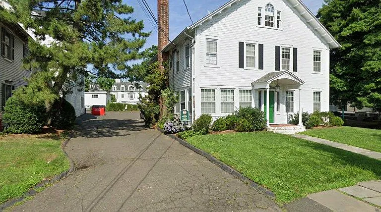 2 Park St #2B — Photo 2