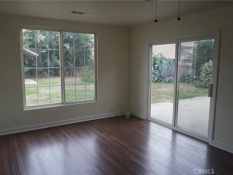 2528 W Flower Ave — Photo 12