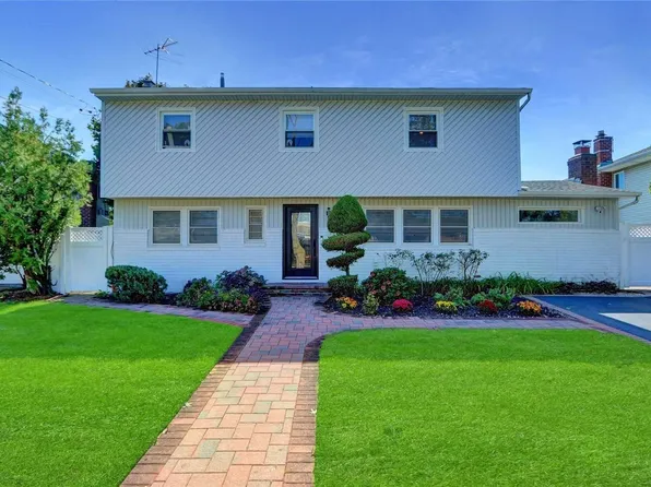 2482 Army Place, Bellmore, NY 11710