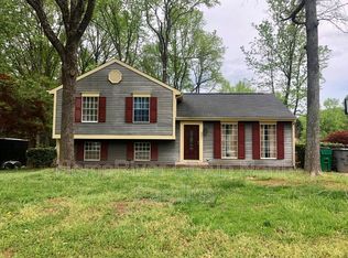 8021 Chestnut Ridge Dr, Charlotte, NC 28215