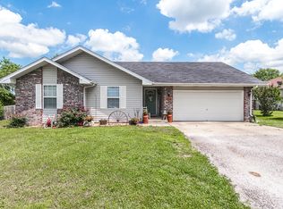 402 Lynn Dr, Clever, MO 65631