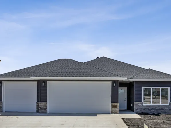5881 11th St W, West Fargo, ND 58078