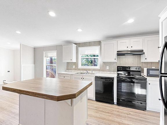 2nd image of 27294 Lookout Rd #W32