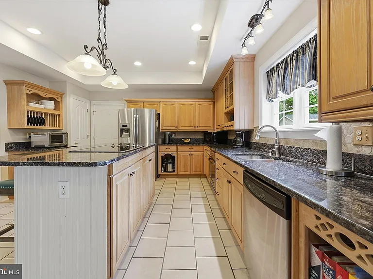 11406 Rolling Green Pl — Photo 12