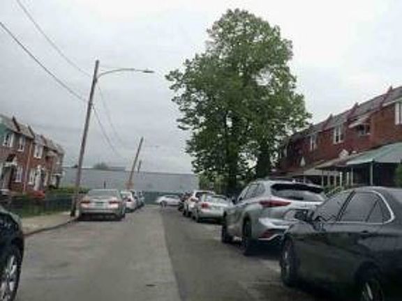 Exterior Neighborhood (street photo)