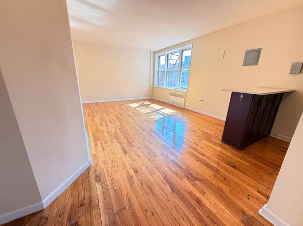 14202 84th Dr APT 5P, Jamaica, NY 11435