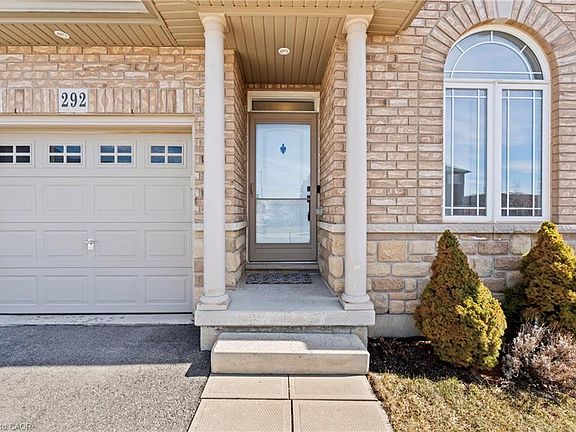 3rd image of 292 Keystone Cres