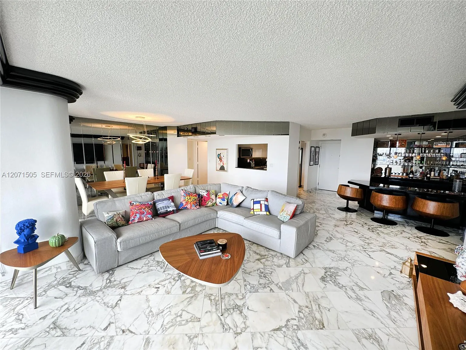 Delvista Towers Condo — Photo 4