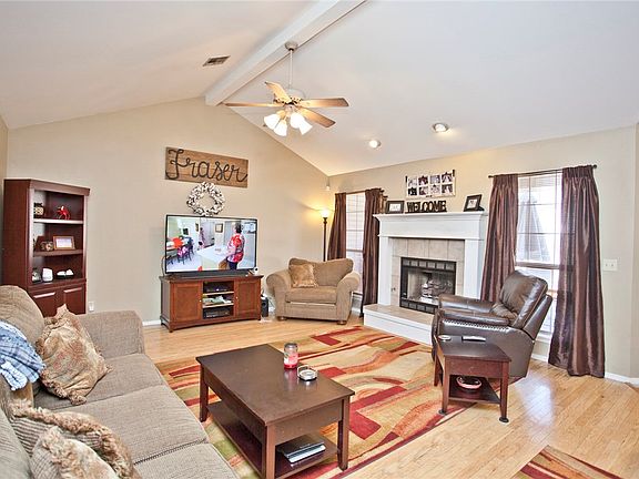 5th image of 68 Northaven St