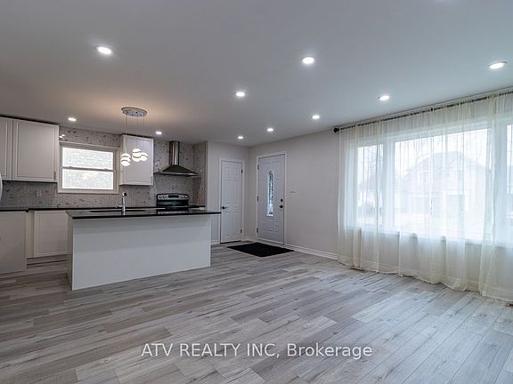 3rd image of 1064 Eastmount Ave E