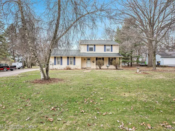 29915 Cobblestone Ln, New Hudson, MI 48165