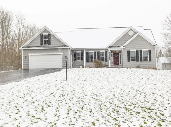 5217 Maxwell Rd, Farmington, NY 14425