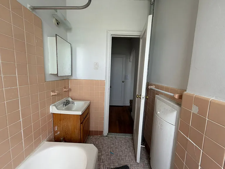 1756 Clay Ave #6E — Photo 5