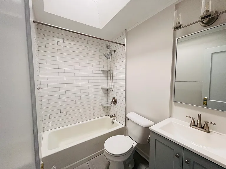4241 Aldine St #2 — Photo 8