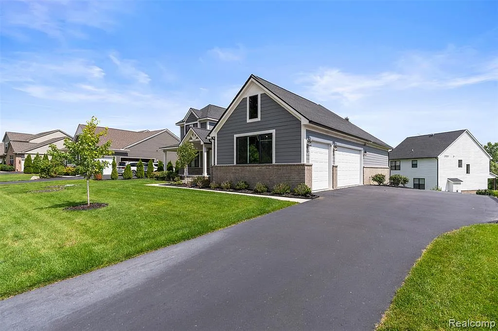 3 bed, 2.5 bath, 2398 sqft, $4,000 — Photo 3