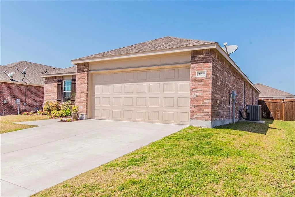 3 bed, 1948 sqft, $2,075 — Photo 3