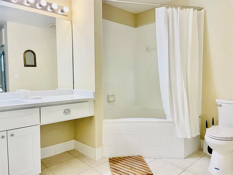 2060 Greenview Shores Blvd #303 — Photo 15