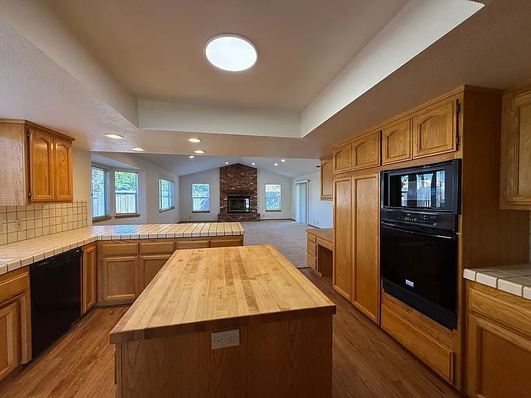 1470 Mercer Ct — Photo 21
